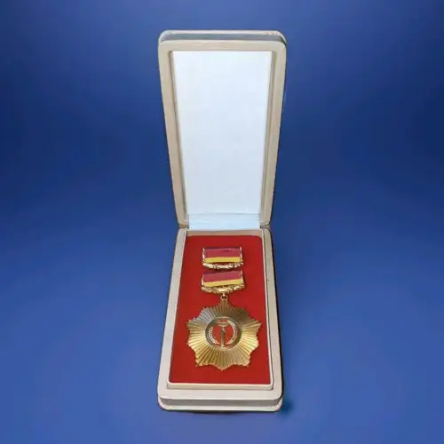 DDR  Auszeichnung Orden  VVO  Gold vergoldet Muster 