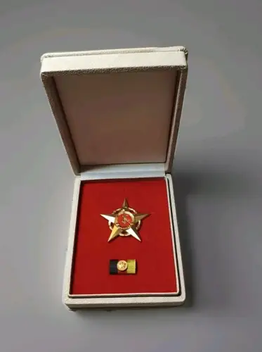 DDR Orden 'Stern der Völkerfreundschaft' in Gold im Etui Bartel