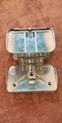 G710/ Oldtimer Auto Aschenbecher Antik