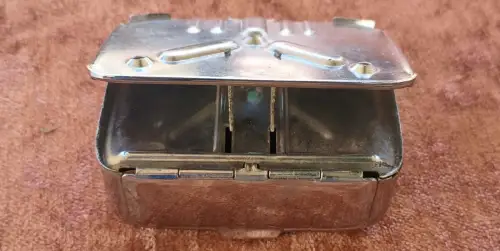 G710/ Oldtimer Auto Aschenbecher Antik