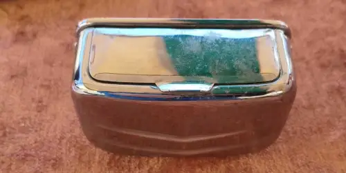 G710/ Oldtimer Auto Aschenbecher Antik