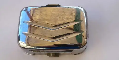 G710/ Oldtimer Auto Aschenbecher Antik
