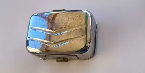 G710/ Oldtimer Auto Aschenbecher Antik