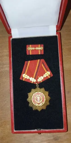 DDR Verdienter Volkspolizist der DDR #81