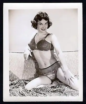 1960 Unterwäsche Pose lingerie Erotik nude vintage Dessous pin up Foto ph 114843