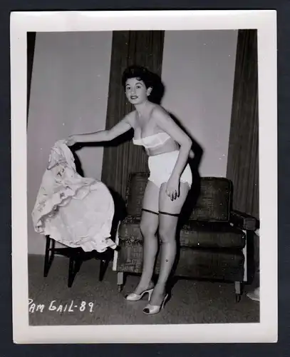 1950 Unterwäsche lingerie Erotik nude vintage Dessous pin up Foto photo Pam Gail