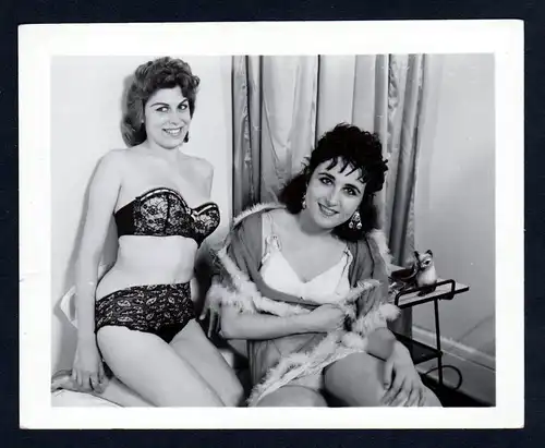 1960 Unterwäsche lingerie Erotik nude vintage Dessous pin up photo Foto Frauen