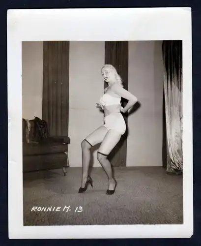 Unterwäsche lingerie Erotik nude vintage Dessous pin up Foto photo heels