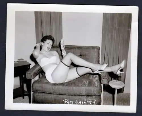 Unterwäsche lingerie Erotik nude vintage Dessous Pam Gail pin up Foto photo