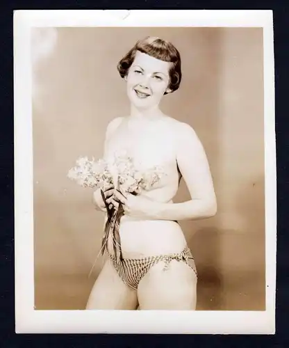 Unterwäsche lingerie Erotik nude Blumen vintage Dessous pin up Foto photo