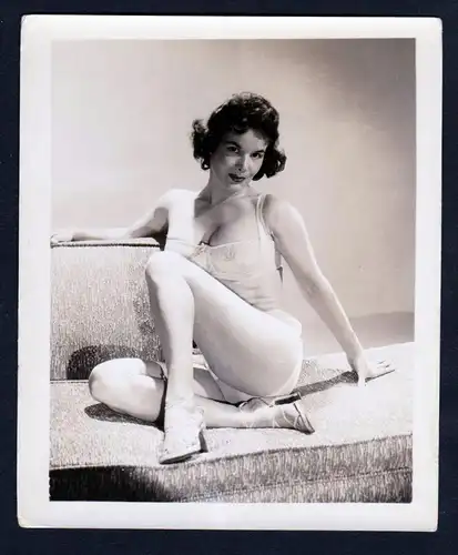 Unterwäsche lingerie Erotik nude vintage Dessous Sofa couch pin up Foto photo