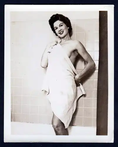 Unterwäsche Badewanne lingerie Erotik nude vintage Dessous pin up Foto photo