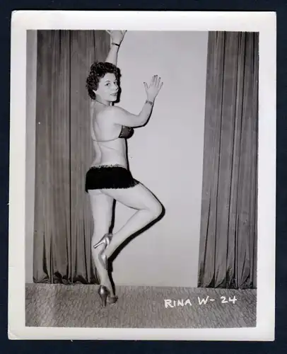Unterwäsche lingerie Erotik nude vintage Rina Dessous pin up Foto photo