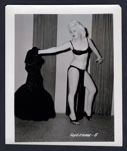 Unterwäsche Erotik lingerie Sheenah nude vintage Dessous pin up Foto photo