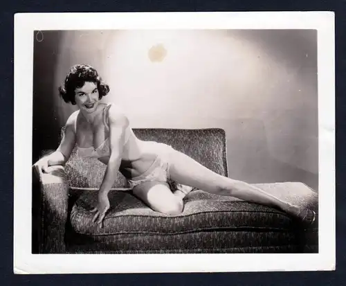 Unterwäsche lingerie Erotik pose nude vintage Dessous posen pin up Foto photo