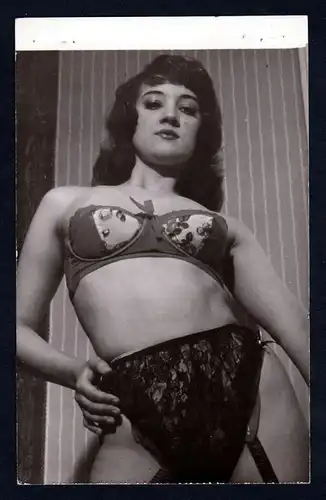 Unterwäsche lingerie Erotik nude vintage Dessous pin up posen Foto photo