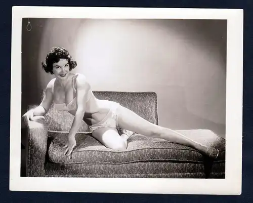 Unterwäsche lingerie Erotik nude vintage Dessous pin up Foto photo Sofa