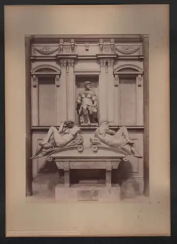 Firenze - Cappelle Medicee. Monumento a Giuliano de Medici.