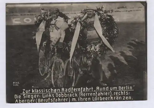 Zur klassischen Radfernfahrt Rund um Berlin -  Radsport Fahrrad Berlin Radrennsport Radrennfahren