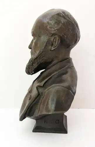 Bronze-Büste von Charles Gounod (französischer Komponist, 1818-1893). French composer.