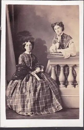Comtesse de Fougeres und Mademoiselle de Besplat / Portrait CDV Foto Photo vintage noblesse Adel