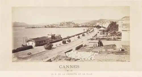 Cannes / Le B. de la croisette et la ville - Cannes / Alpes-Maritimes Provence-Alpes-Côte d'Azur / France Fran