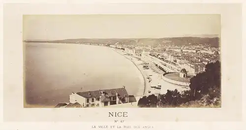 Nice. La Ville et la Baie des Anges. - Nice Nizza / Alpes-Maritimes Provence-Alpes-Côte d'Azur / France Frankr