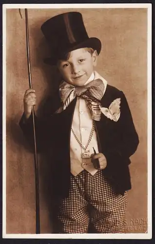 (Verkleidetes Kind) - child Kinder children / Schauspieler actor / Photo Foto