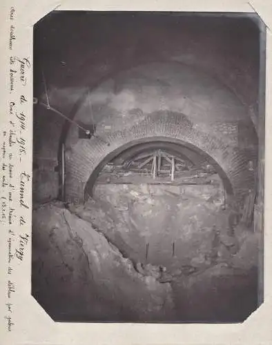 Guerre de 1914. 1915 - Tunnel de Vierzy. Arcs doubleaux cote Soissons. Cone s'ebaulis au dessus d'une tremie s
