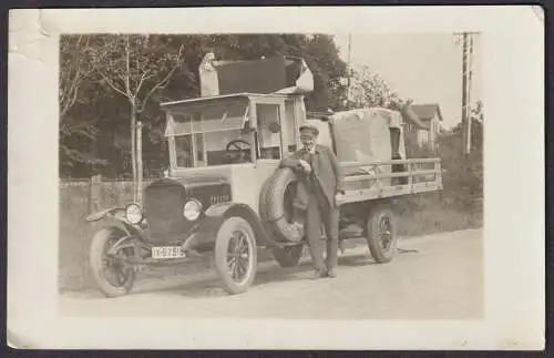 (Mann neben einem LKW) - Auto Bus / Truck lorry