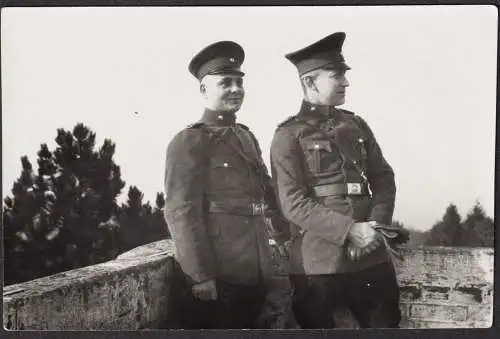 (Männer in Uniform) - Soldaten soldiers Soldat soldier / Orden Abzeichen / Militaria Military