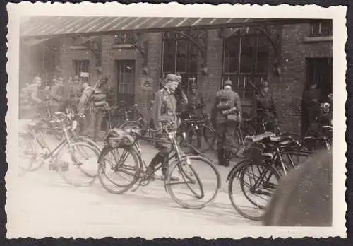 (Soldaten mit Fahrrädern / Soldiers with bicycles) - Wehrmacht WWII 2. Weltkrieg