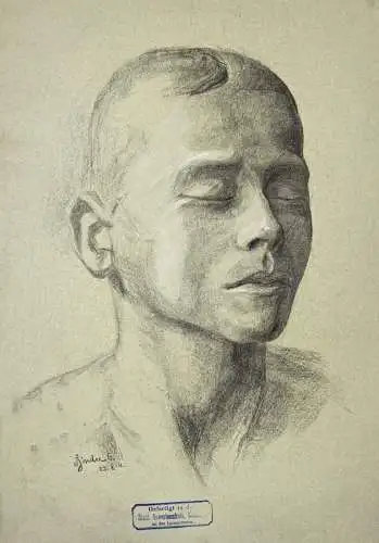 Junger Mann mit geschlossenen Augen / Portrait of a young man with his eyes closed