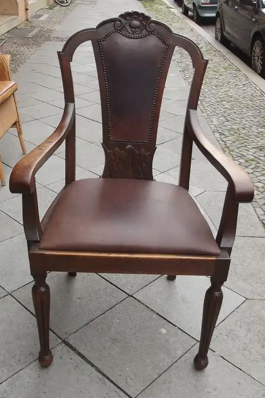 20er Jahre Armlehnenstuhl, Eiche, Original Leder 1