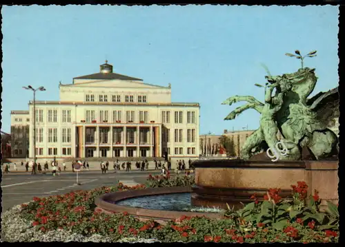[Echtfotokarte farbig] Messestadt Leipzig, Karl-Marx-Platz mit Opernhaus. 