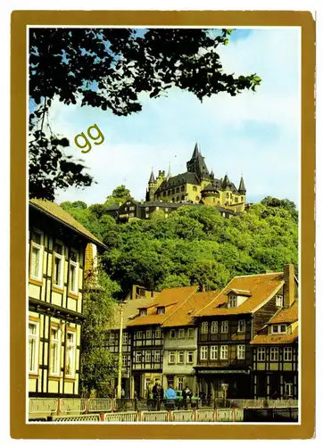 [Ansichtskarte] DDR Wernigerode, Schöne Ecke mit Blick zum Feudalmuseum Schloß Wernigerode   w 32. 