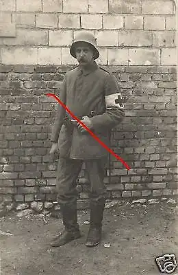  Originalfoto 9x13cm, Sanitäter San. Komp.69, IR 4, Stahlhelm, ca. 1916