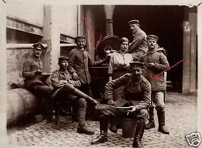 Originalfoto 9x12cm, Soldaten Inf. Rgt. 190, vor Feldküche