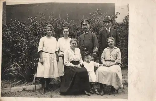  Originalfoto 9x13, Sanitäter, Ordenspange, Pfeiffe, ca. 1916