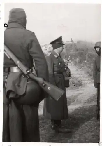  Originalfoto 6x9cm, Soldaten, Luftwaffe am Schießstand in Péronne, 1942