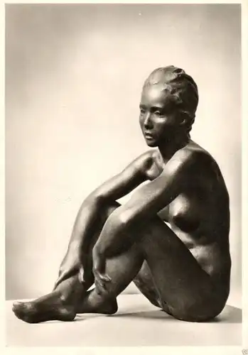  Foto AK, Rudolf Agriola, Sitzendes Mädchen