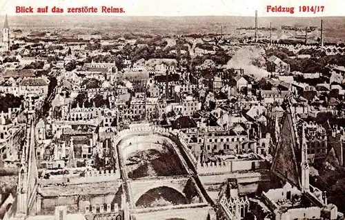  Foto AK, Das zerstörte Reims, Vogelperspektive, 1917