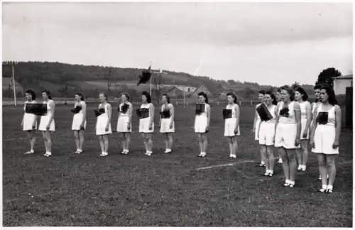21427/ Originalfoto 9x13cm Weiblicher Reichsarbeitsdienst beim Sport 