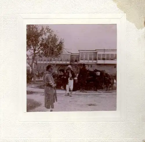  Albuminfoto auf Pappe, Platz vor dem Sérail in Damaskus, ca. 1900