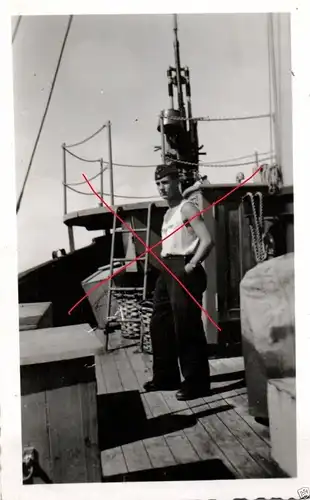  2 Originalfoto 6x9cm, An Bord v. Minensucher N008, Steuerbords., 1943