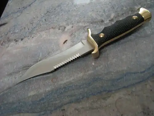 Jagdmesser -Nieto Spain Knives .
Mit Rindsleder-Schutzhülle - schwarz

