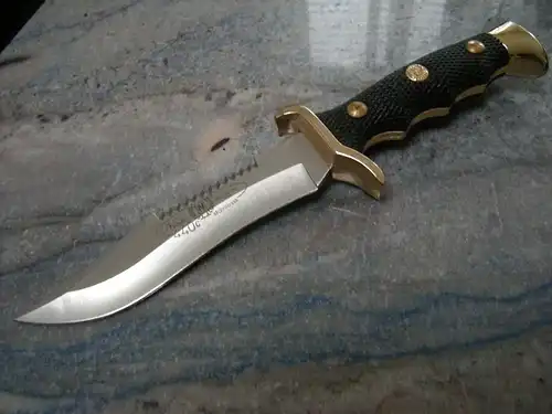 Jagdmesser -Nieto Spain Knives .
Mit Rindsleder-Schutzhülle - schwarz

