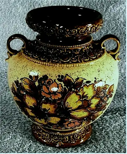 Keramik-Vase mit 2 kleinen Henkeln / Blumenmuster - ca. 19 cm Länge