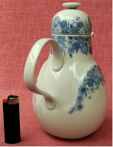 Heinrich Porzellan Teekanne / Kaffeekane ca. 1,3 Liter Volumen.

Mit blauem Blütenmuster