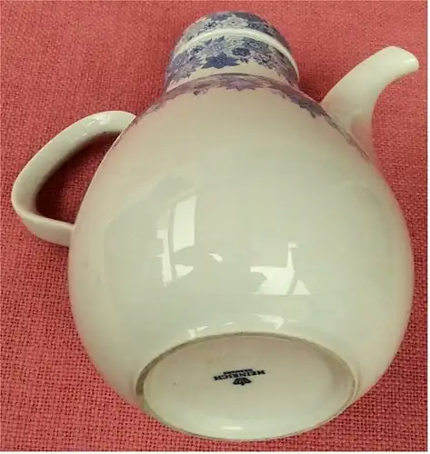 Heinrich Porzellan Teekanne / Kaffeekane ca. 1,3 Liter Volumen.

Mit blauem Blütenmuster